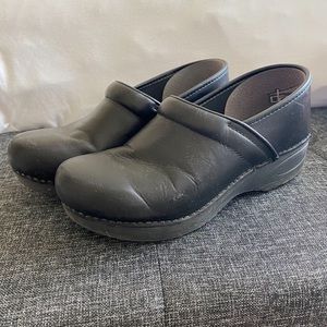 Dansko XP 2.0 size 40 black slip resistant shoes